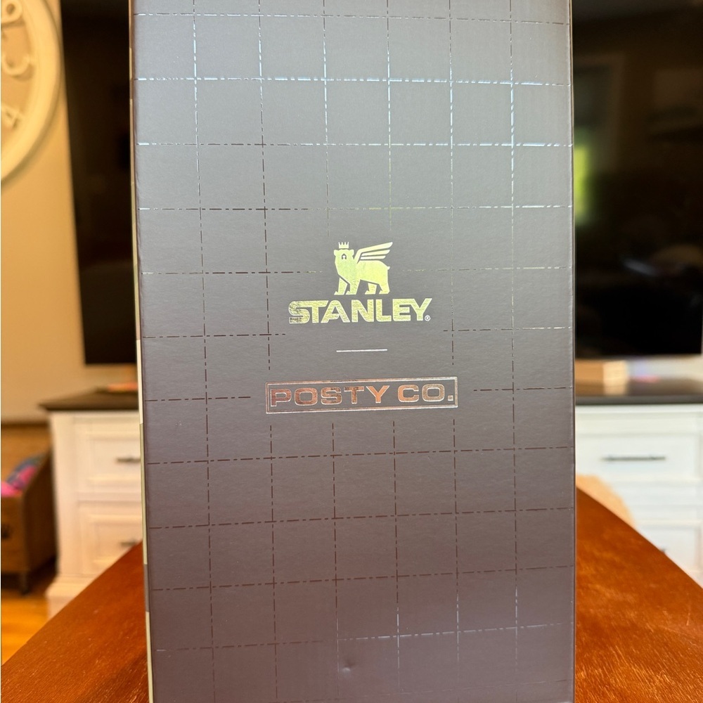 Post Malone flowstate 40oz. Stanley Quencher H2.0 Tumbler in Multicam - Picture 3 of 8